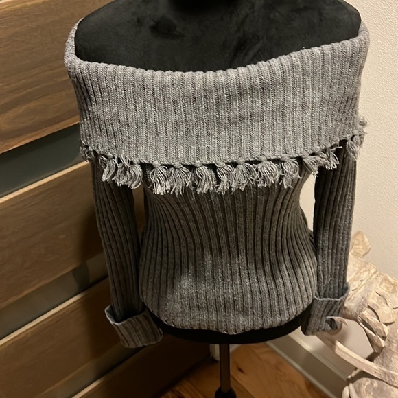 Line & Dot off the shoulder ribbed gray sweater boho fringe tassels XS new - Picture 2 of 8